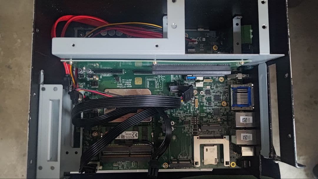【ジャンク品】産業用組み込みコンピュータVecow RCS-9220H