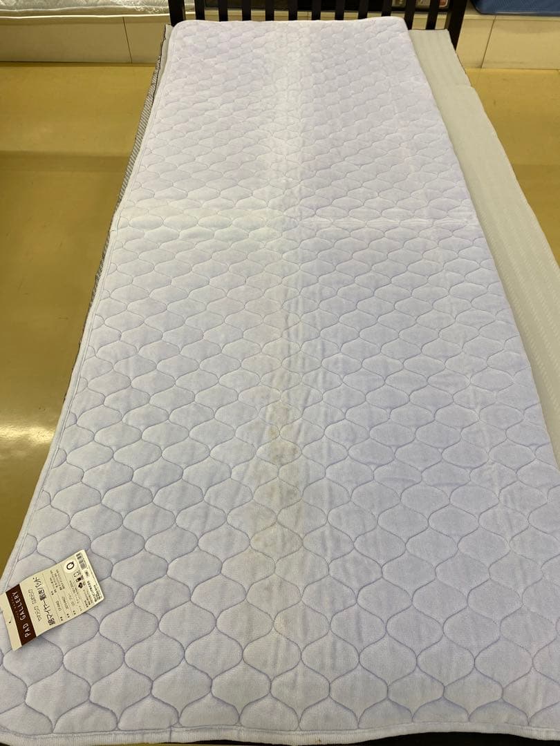 クイーンサイズ・西川　綿マイヤー敷きパッド・サイズ約１６０×２０５㎝・シミあり