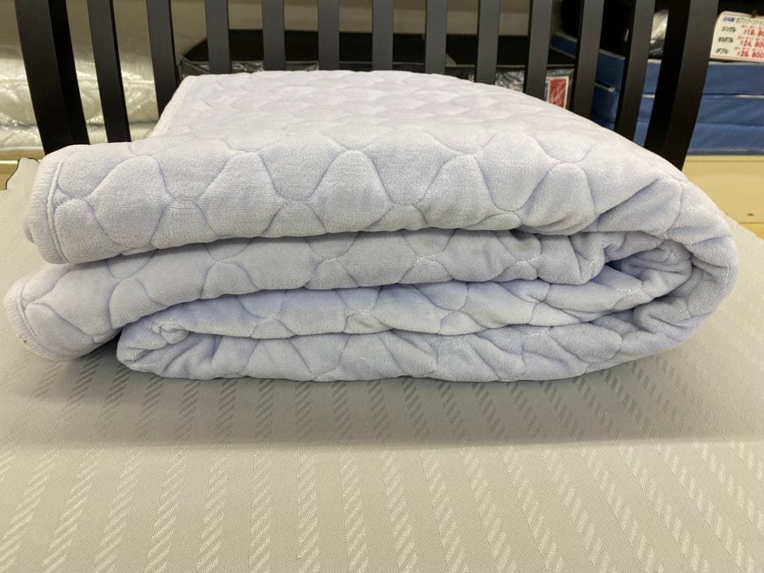 クイーンサイズ・西川　綿マイヤー敷きパッド・サイズ約１６０×２０５㎝・シミあり