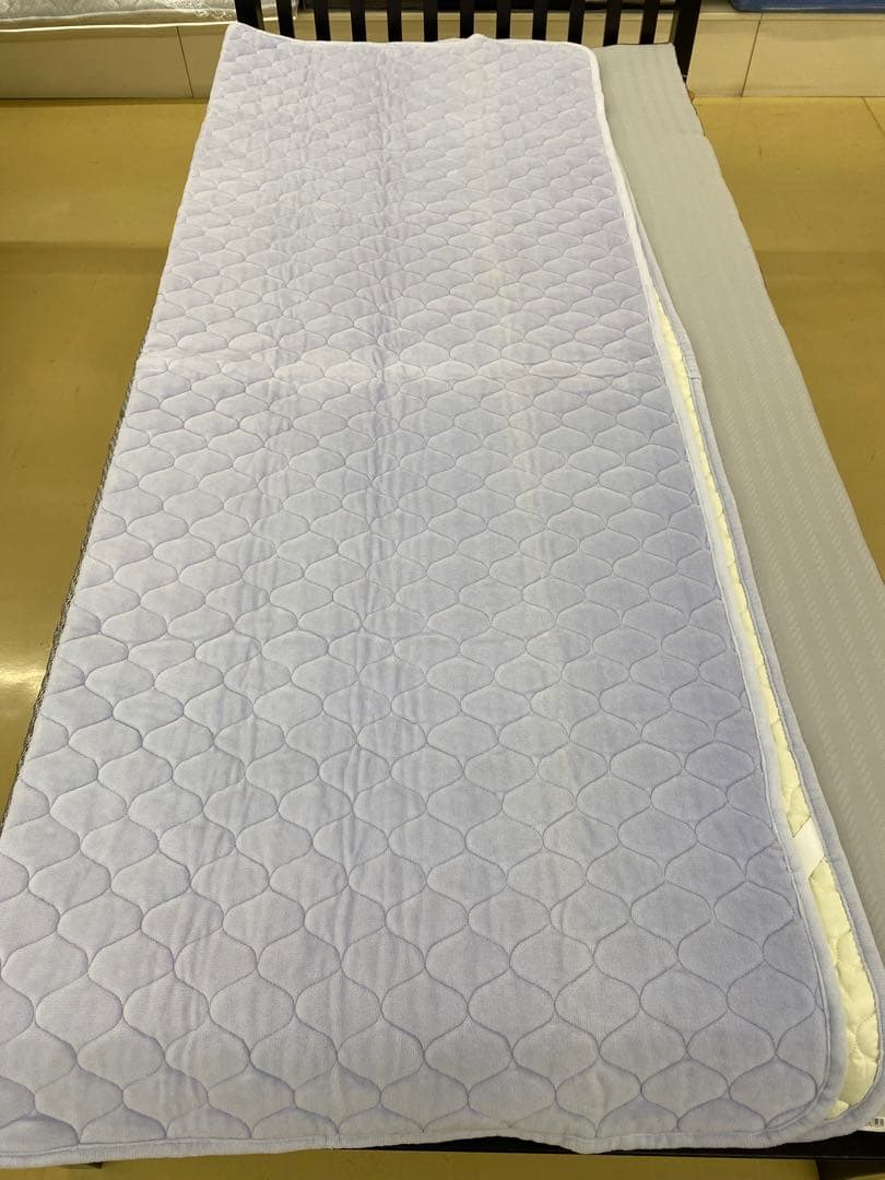 クイーンサイズ・西川　綿マイヤー敷きパッド・サイズ約１６０×２０５㎝・シミあり