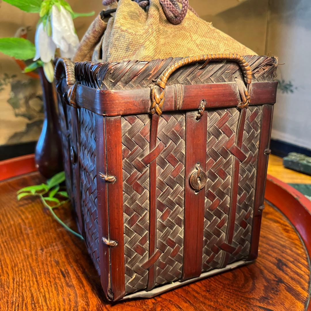 A837 時代巾着茶籠　茶道具　煎茶道具更紗　　竹細工　　銘有り（光寿）仕覆付き