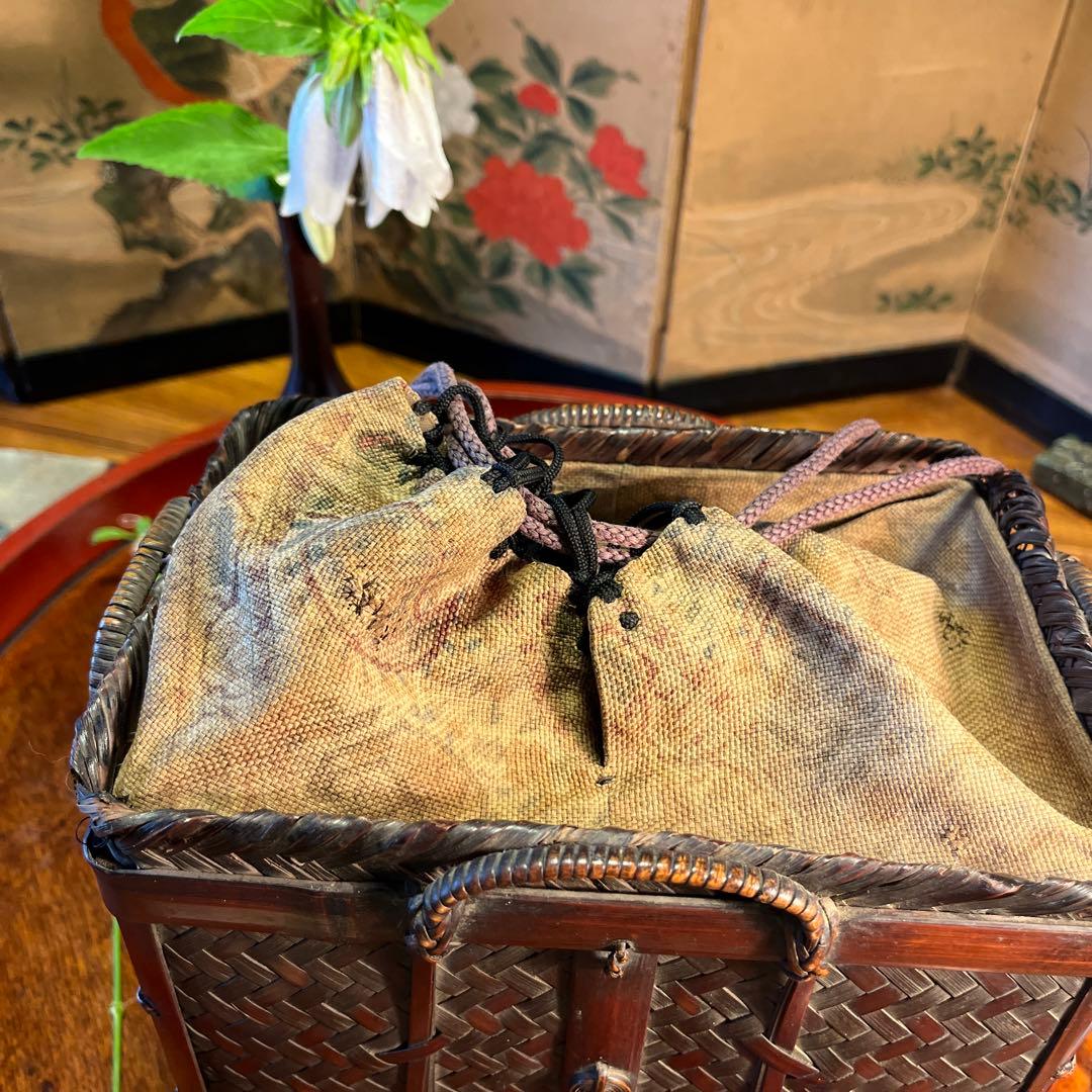 A837 時代巾着茶籠　茶道具　煎茶道具更紗　　竹細工　　銘有り（光寿）仕覆付き