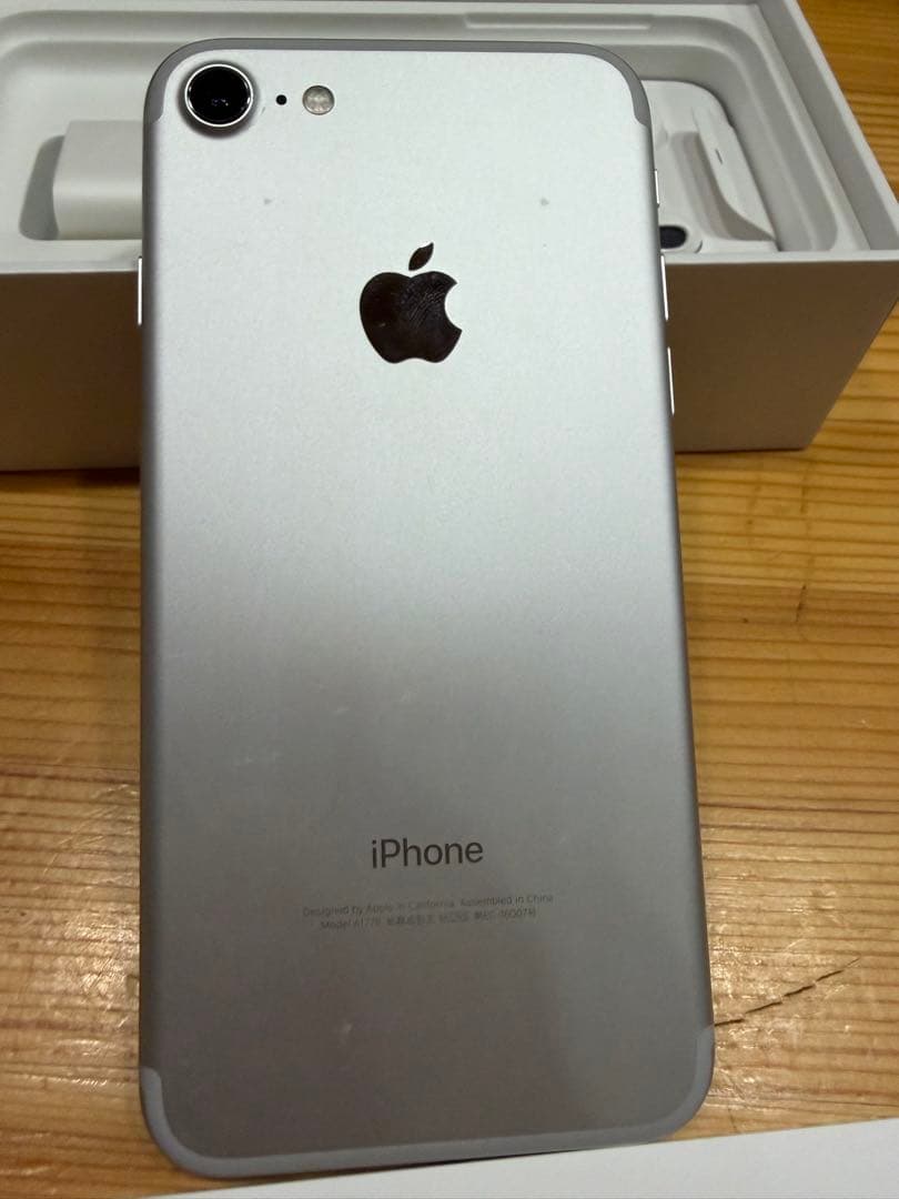 Apple iPhone 7 128G シルバー