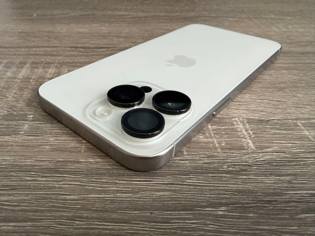 美品 iPhone 15 Pro Max 256GB SIMフリー ホワイト