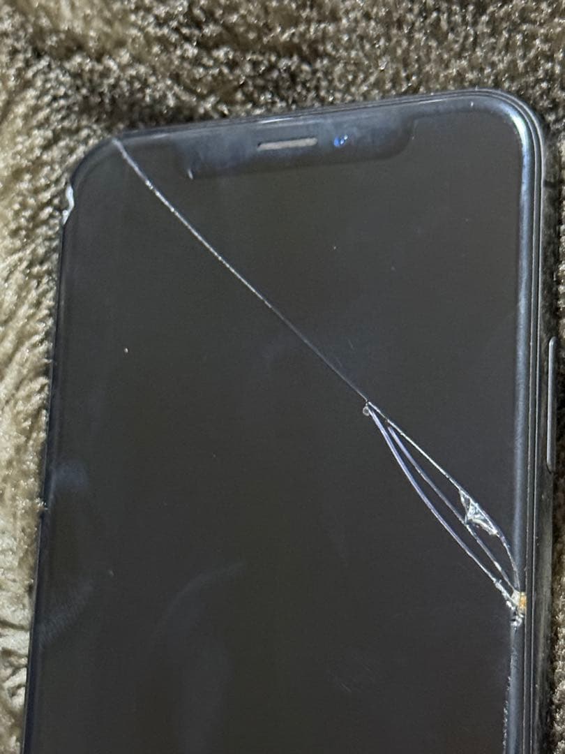 【ジャンク】iPhone X 透明ケース付き 画面ひび割れ　画面つきません。