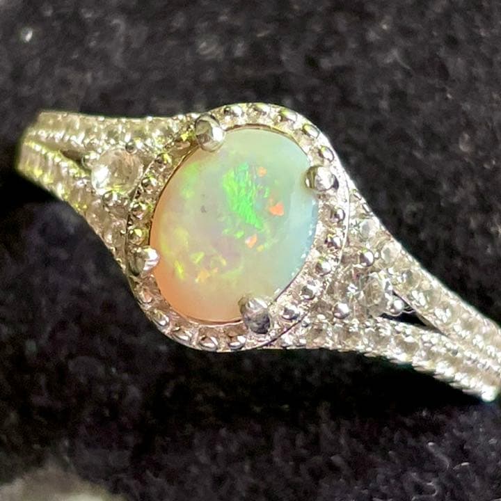 ライトオパール　シルバーリング ホワイトトパーズ38個付き