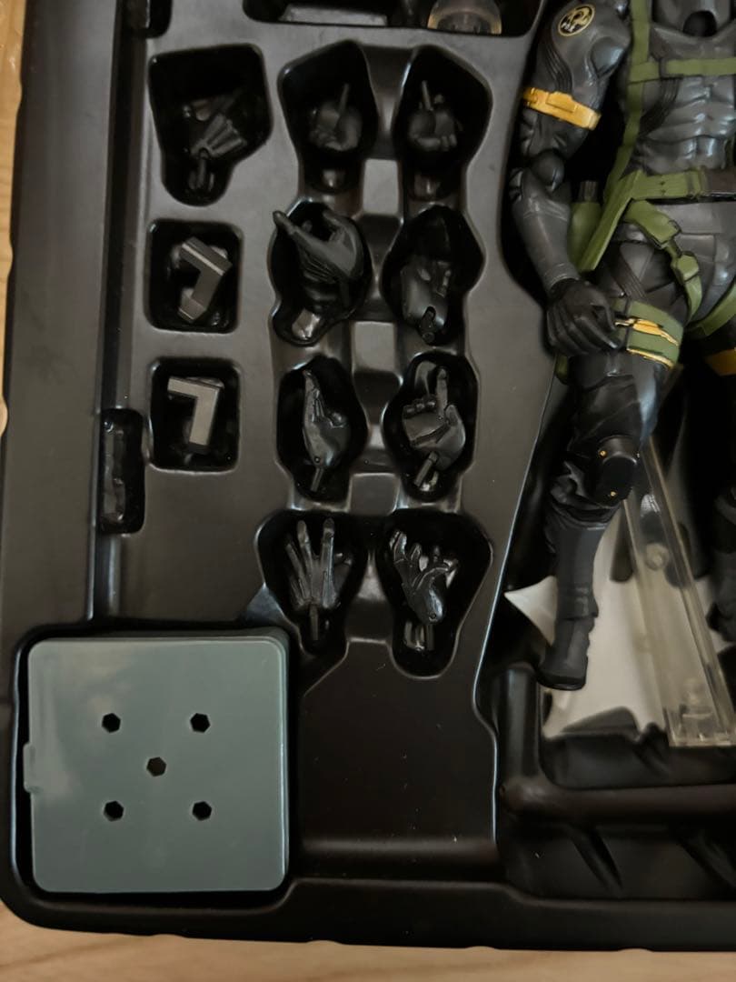 リボルテックヤマグチ スネーク メタルギアソリッド フィギュア