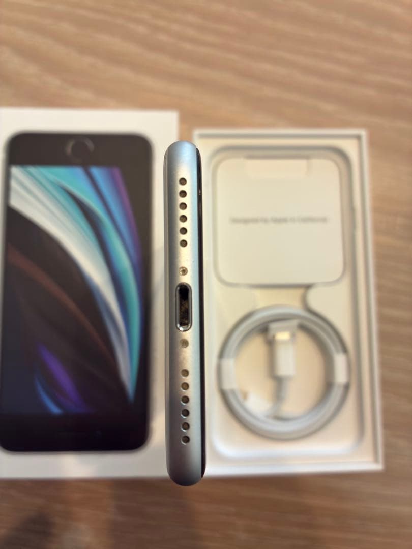 値下中　美品　iPhone SE 第2世代　128GB 白　SIMフリー　即使可