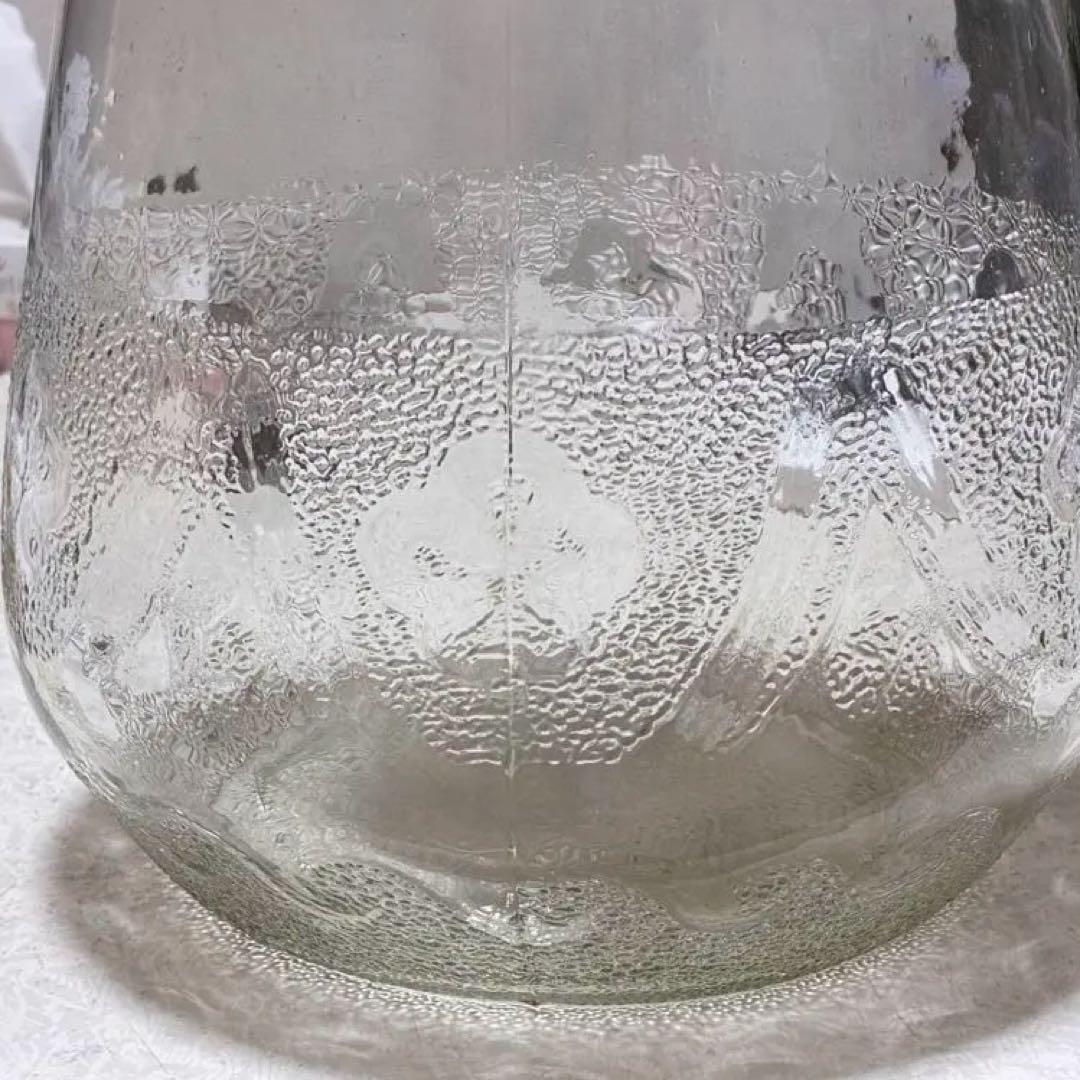 昭和　昔の大きなレトロガラス瓶 赤い蓋付き　梅の花と、富士山が描かれた瓶