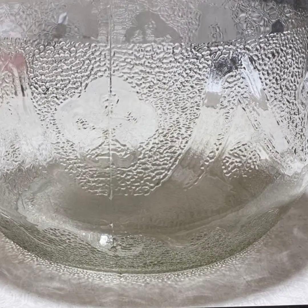 昭和　昔の大きなレトロガラス瓶 赤い蓋付き　梅の花と、富士山が描かれた瓶