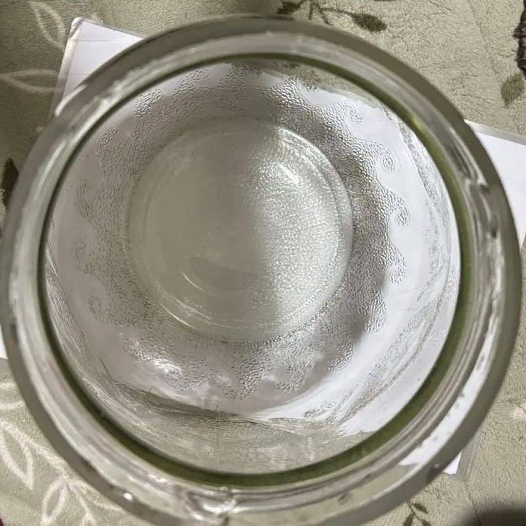 昭和　昔の大きなレトロガラス瓶 赤い蓋付き　梅の花と、富士山が描かれた瓶