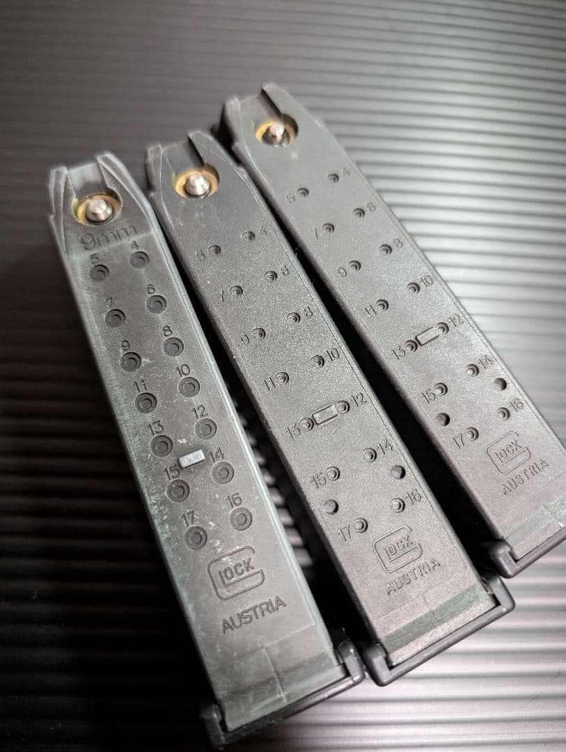 東京マルイ　グロック18C　予備マガジン付き