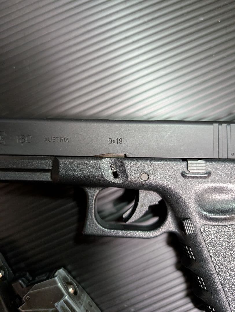 東京マルイ　グロック18C　予備マガジン付き