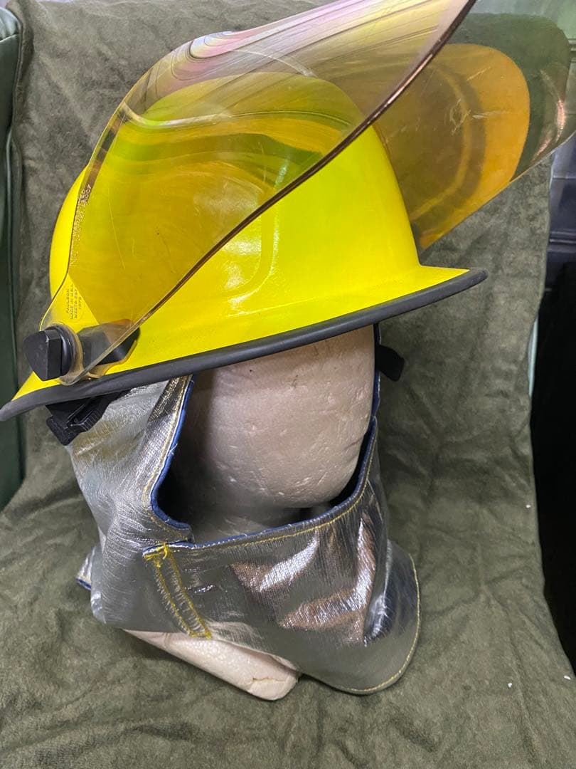 米軍　海兵隊　空軍基地　放出品実物払い下げ　消防　レスキューヘルメット　黄色