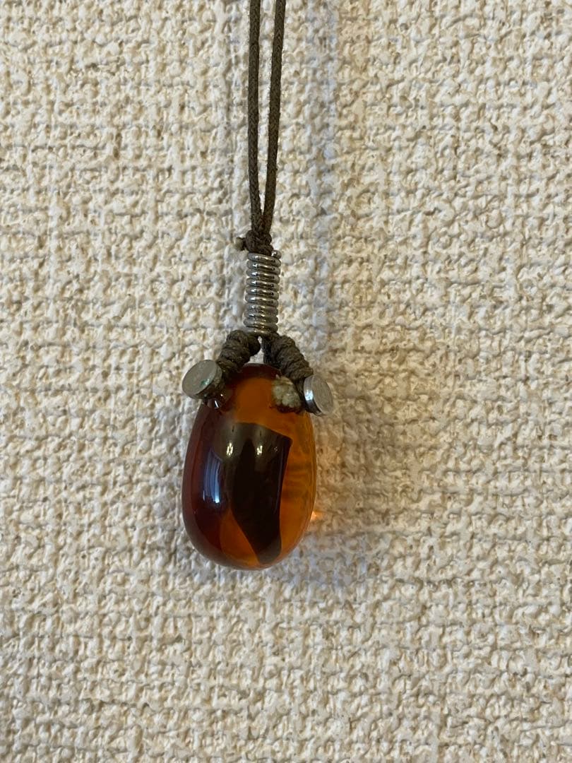 獣電戦隊キョウリュウジャー　キョウリュウレッド　琥珀色ネックレス