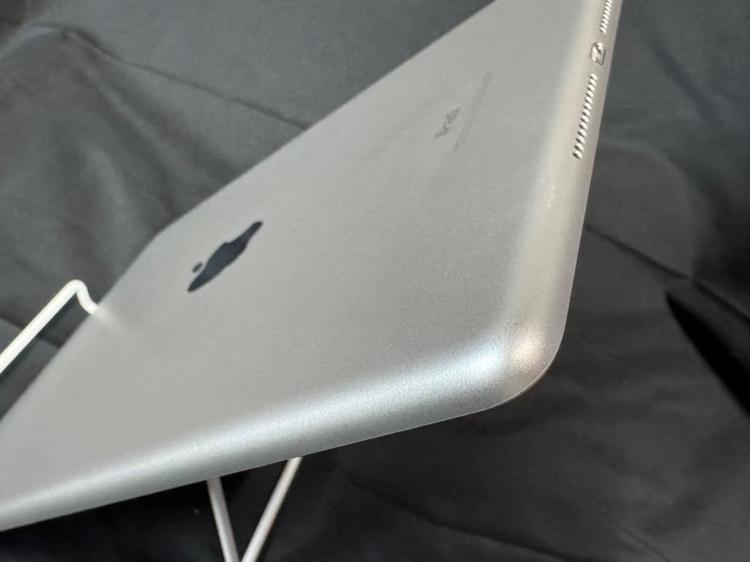 美品 iPad 第6世代 wifiモデル MR7G2J/A A1893