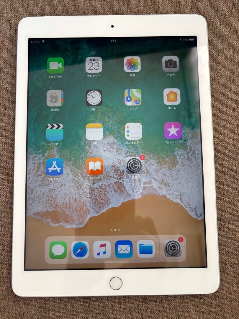 iPad第5世代　Wi-Fi + Cellular 32GB シルバー