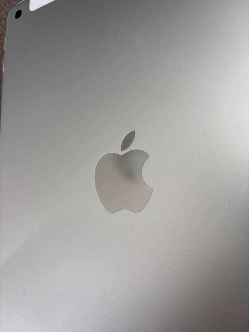 iPad第5世代　Wi-Fi + Cellular 32GB シルバー