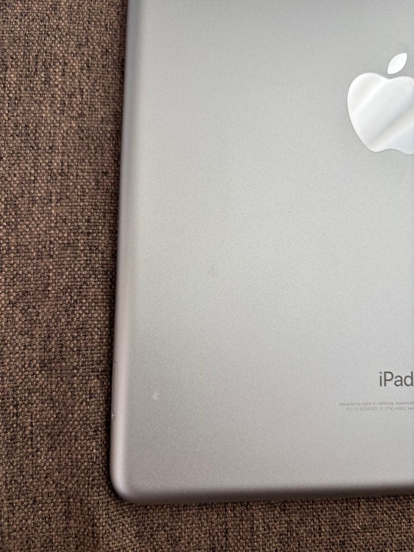 iPad第5世代　Wi-Fi + Cellular 32GB シルバー