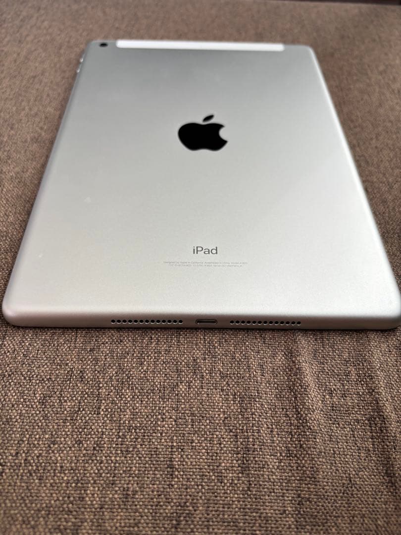 iPad第5世代　Wi-Fi + Cellular 32GB シルバー