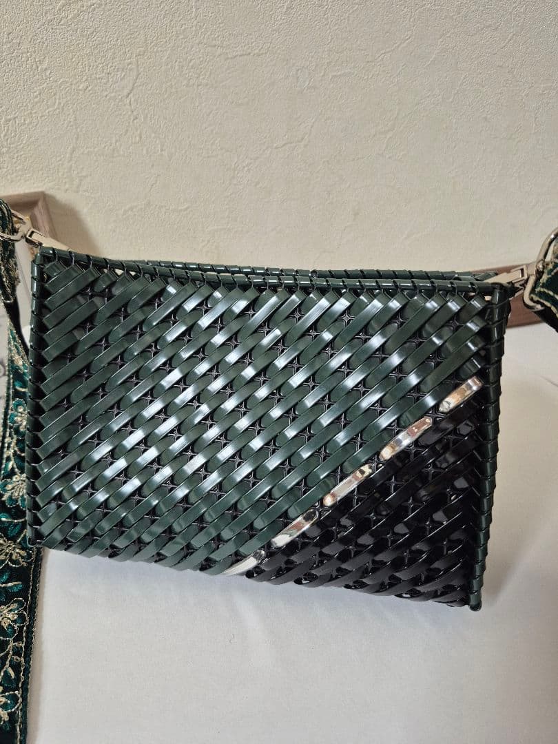 ハンドメイド　ショルダーカゴバッググリーンインド刺繍リボンショルダーストラップ付