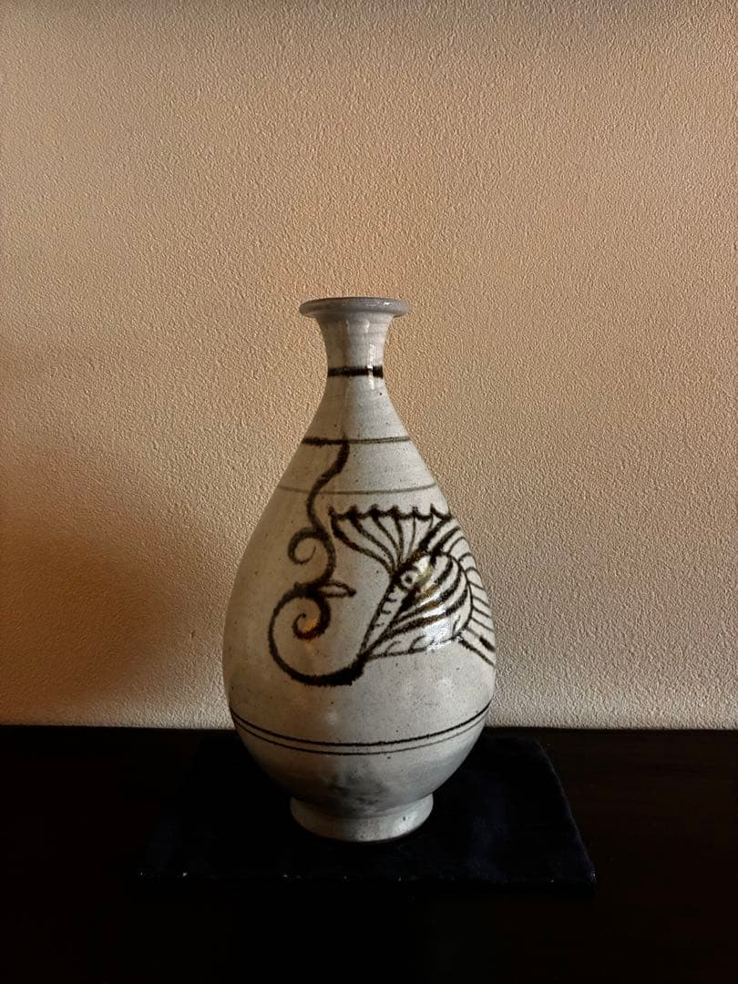 鶏龍山様 遊魚文瓶
