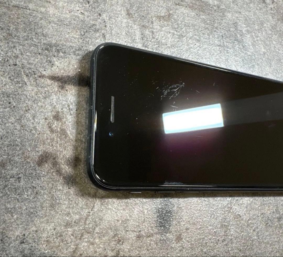【最新iOS対応‼︎】iPhone SE2 64GB ブラック