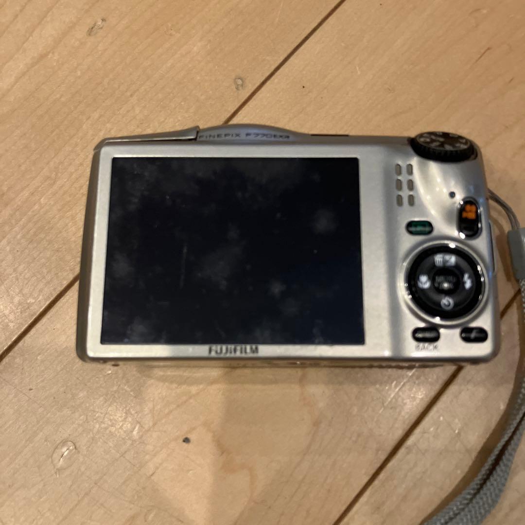 普*9様 FUJIFILM FINE PIX F770EXR デジカメ　ジャンク