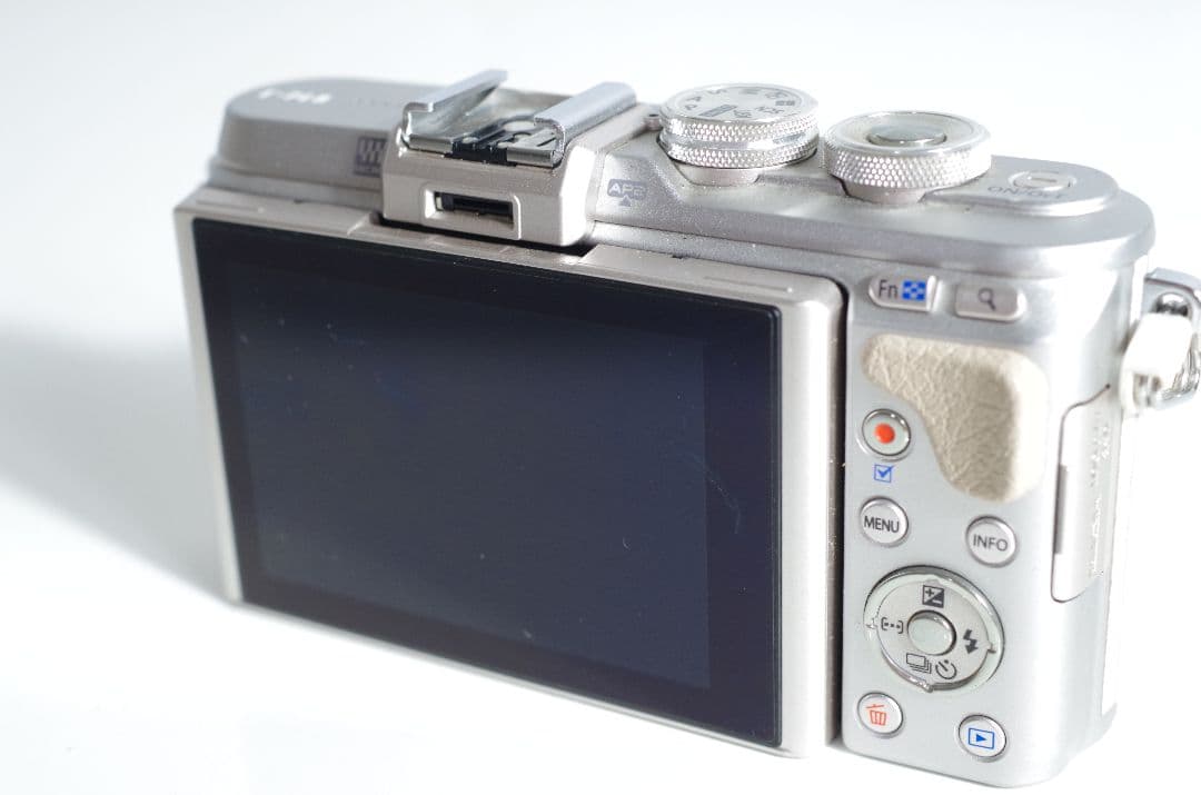 デジタルカメラ OLYMPUS PEN E-PL8
