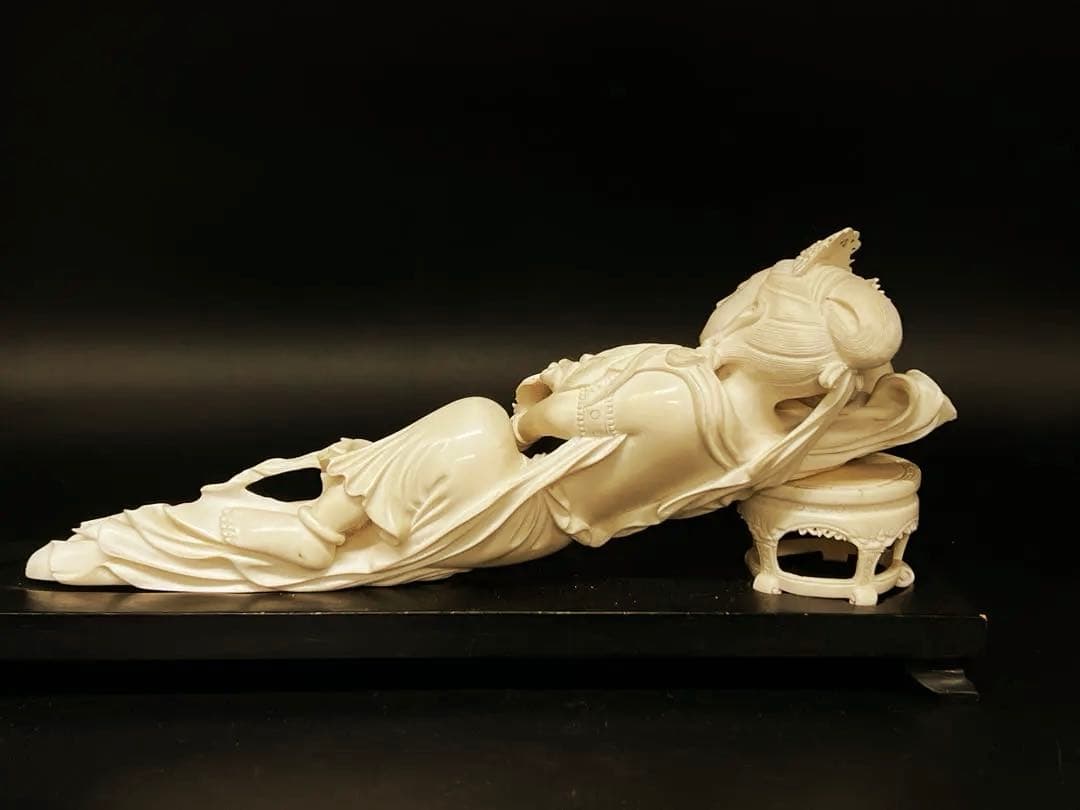 極上彫刻　臥観音 重さ：710g