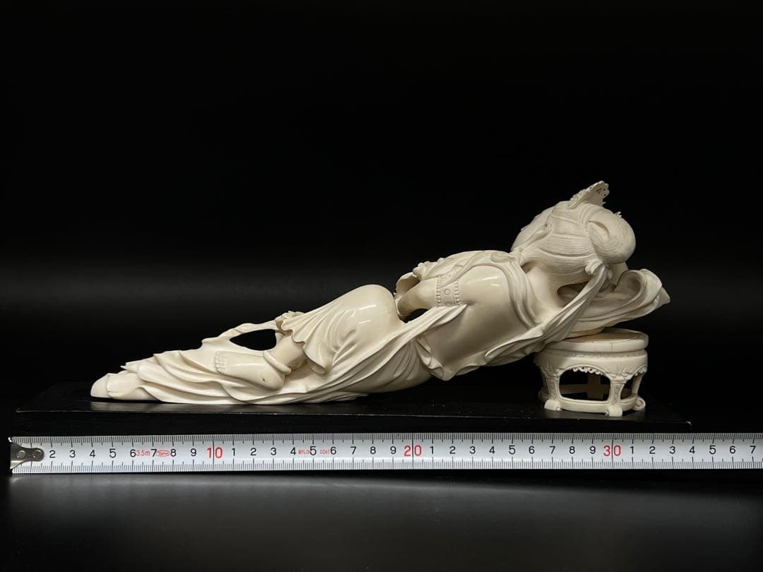 極上彫刻　臥観音 重さ：710g