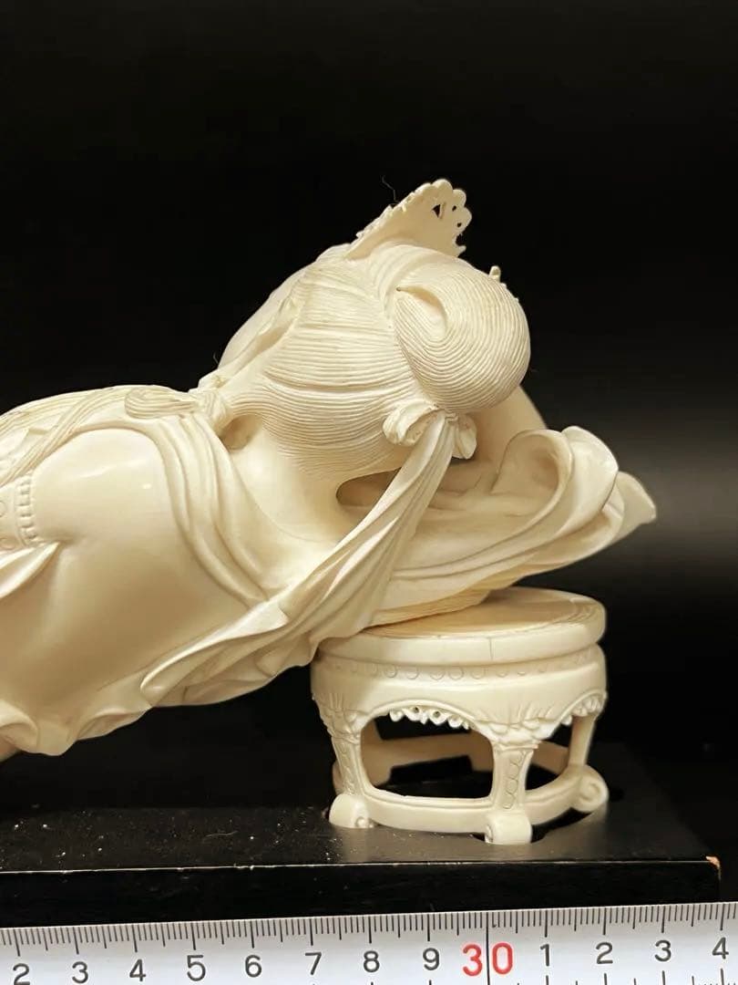 極上彫刻　臥観音 重さ：710g