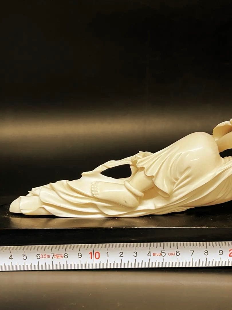 極上彫刻　臥観音 重さ：710g