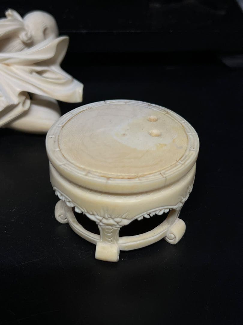 極上彫刻　臥観音 重さ：710g