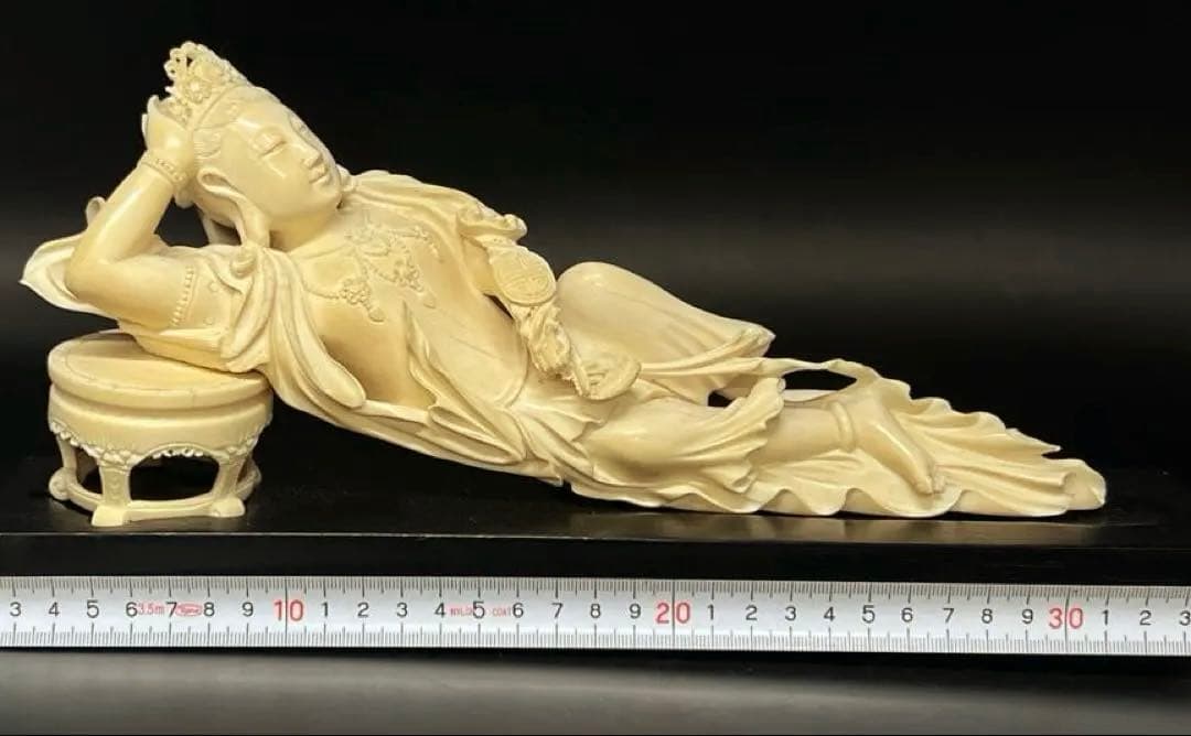極上彫刻　臥観音 重さ：710g