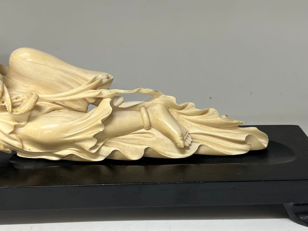 極上彫刻　臥観音 重さ：710g