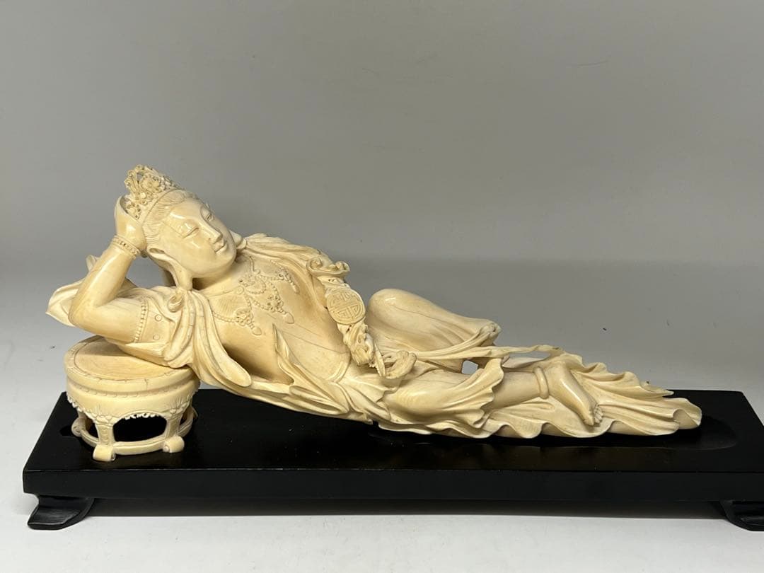 極上彫刻　臥観音 重さ：710g