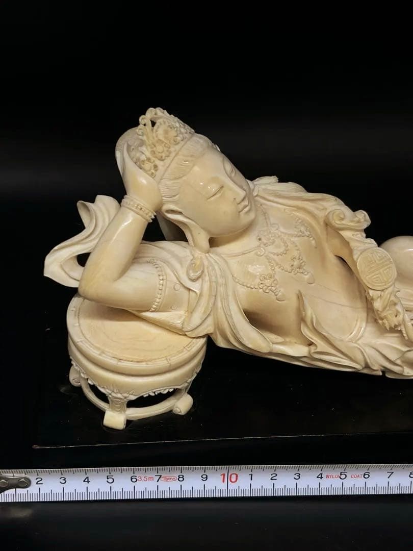 極上彫刻　臥観音 重さ：710g