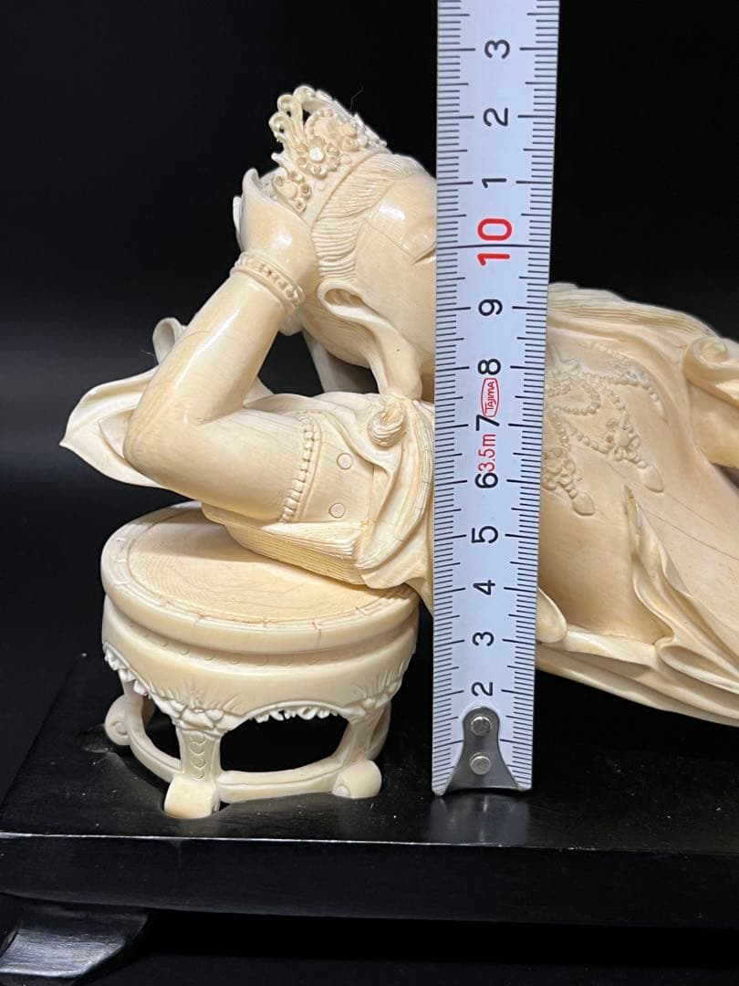 極上彫刻　臥観音 重さ：710g