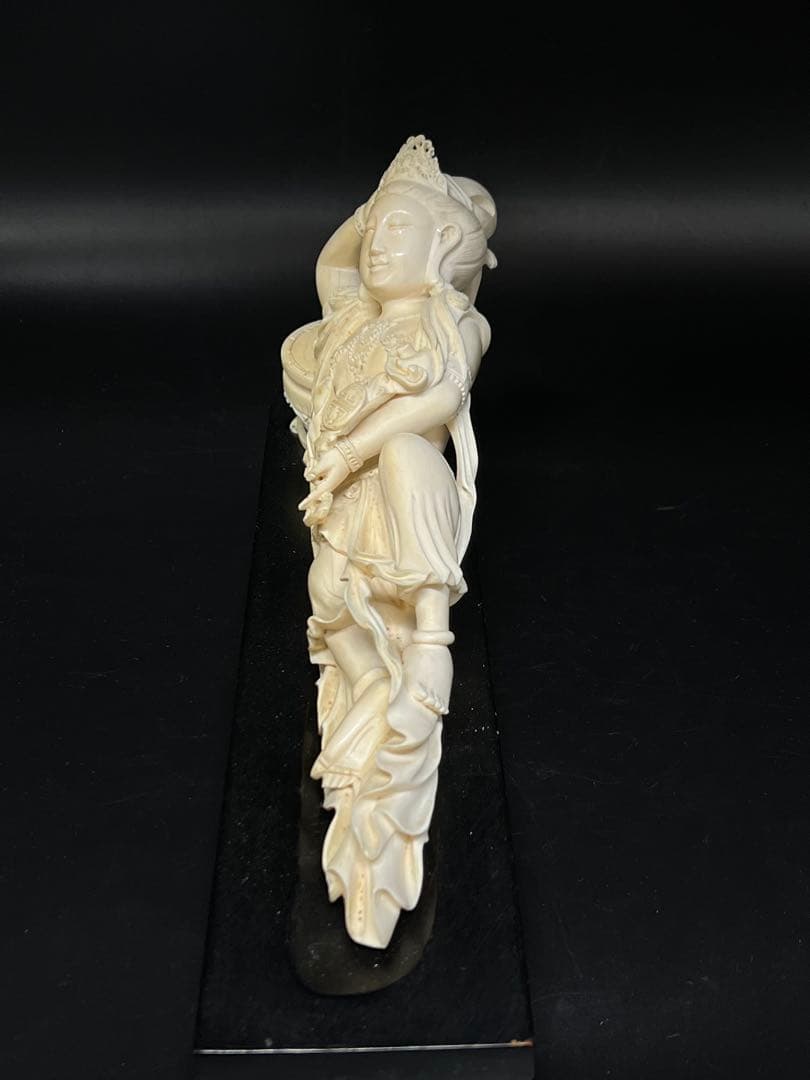 極上彫刻　臥観音 重さ：710g