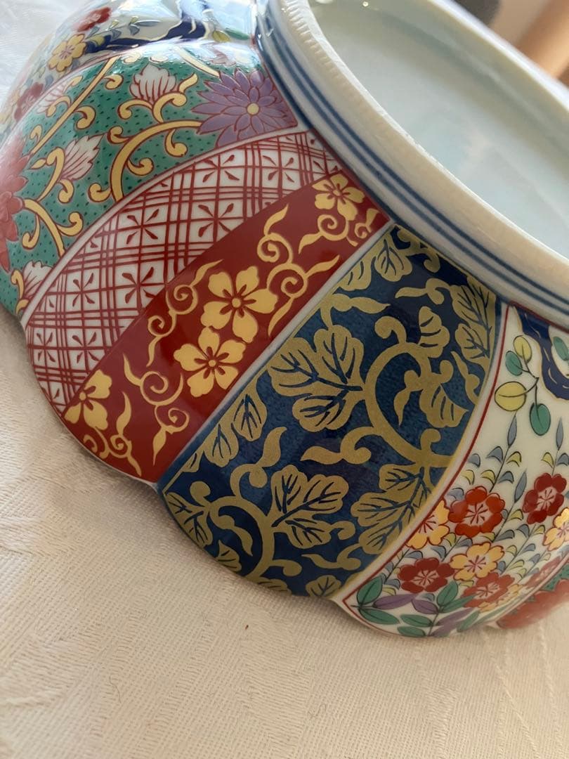 未使用❤️有田焼　清秀　元禄古伊万里　菊割鉢　大鉢　輪花盛鉢　金彩色絵染錦　金襴手