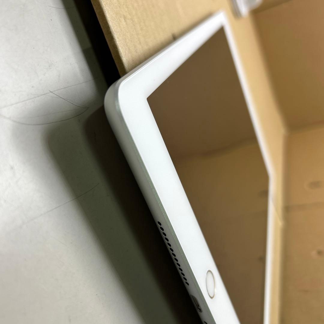 Apple iPad (第６世代) Wi-Fi + Cellular 32GB