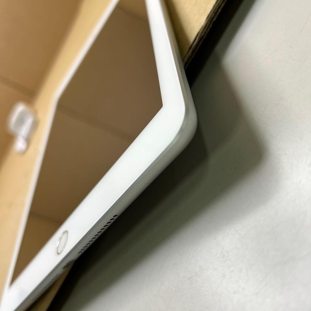 Apple iPad (第６世代) Wi-Fi + Cellular 32GB