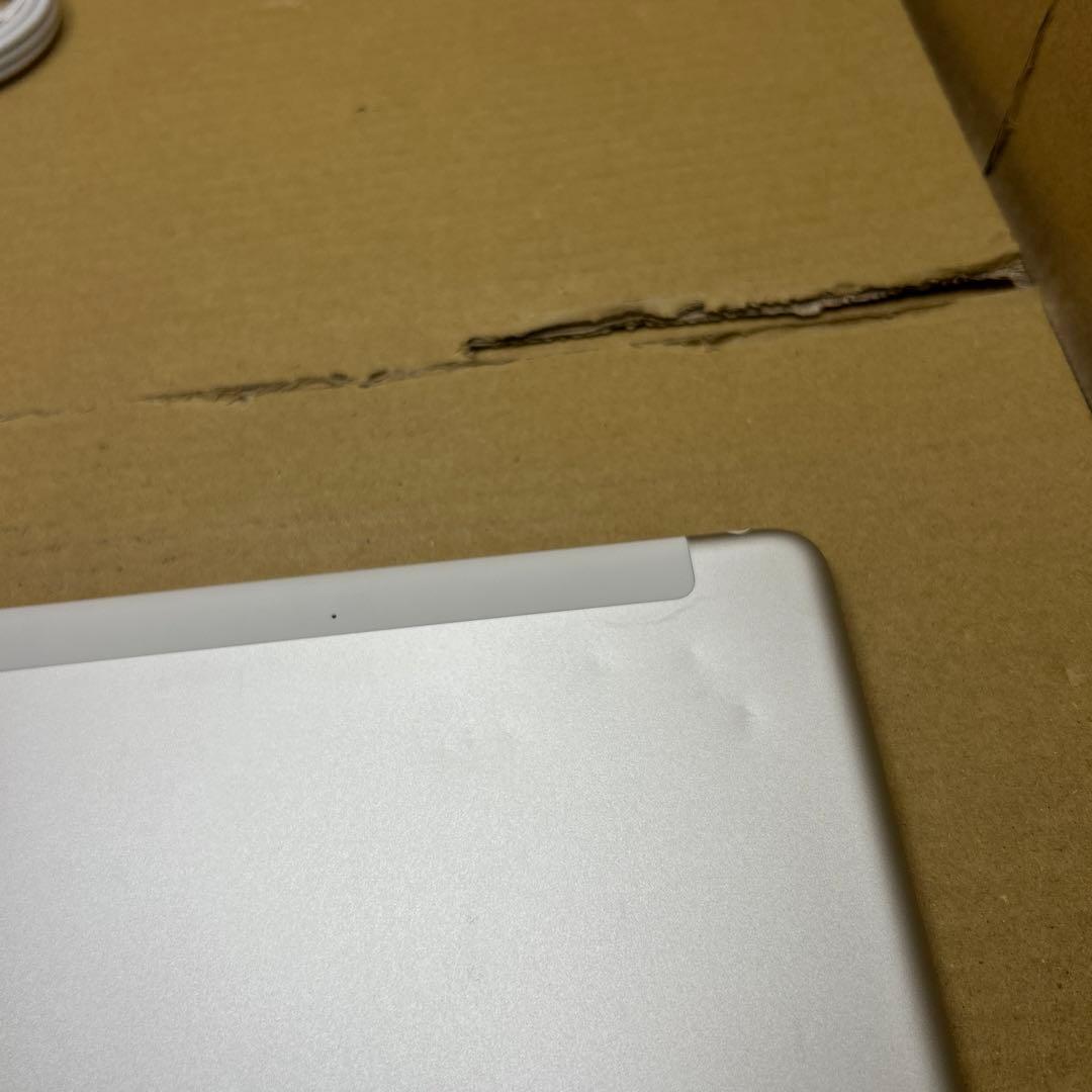 Apple iPad (第６世代) Wi-Fi + Cellular 32GB