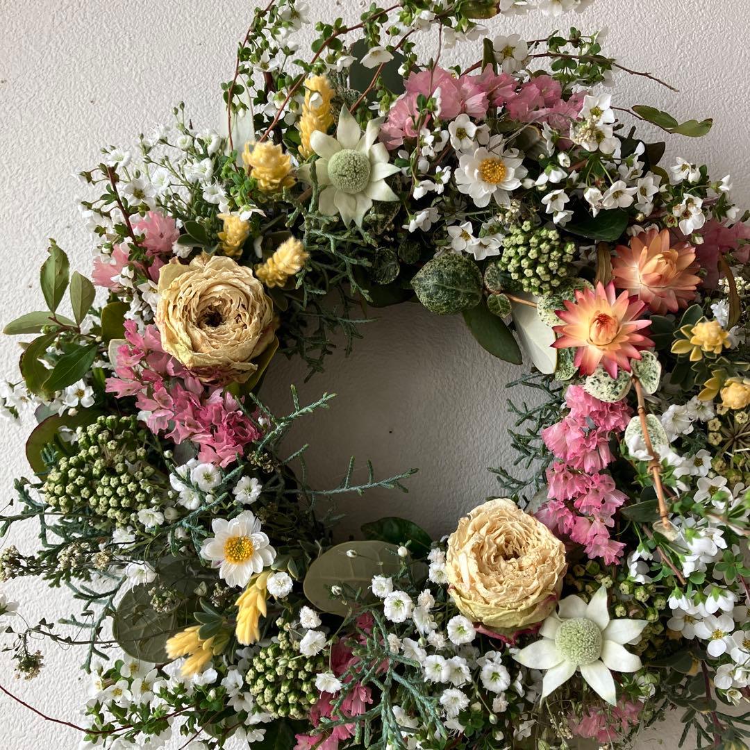 雪柳と春のお花のリース　バラ　スターチス　フランネルフラワー　花かんざし