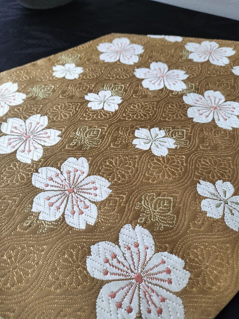 ブーブーこぶた　A855★逸品‼️豪華刺繍‼️テーブルランナー2m2cm