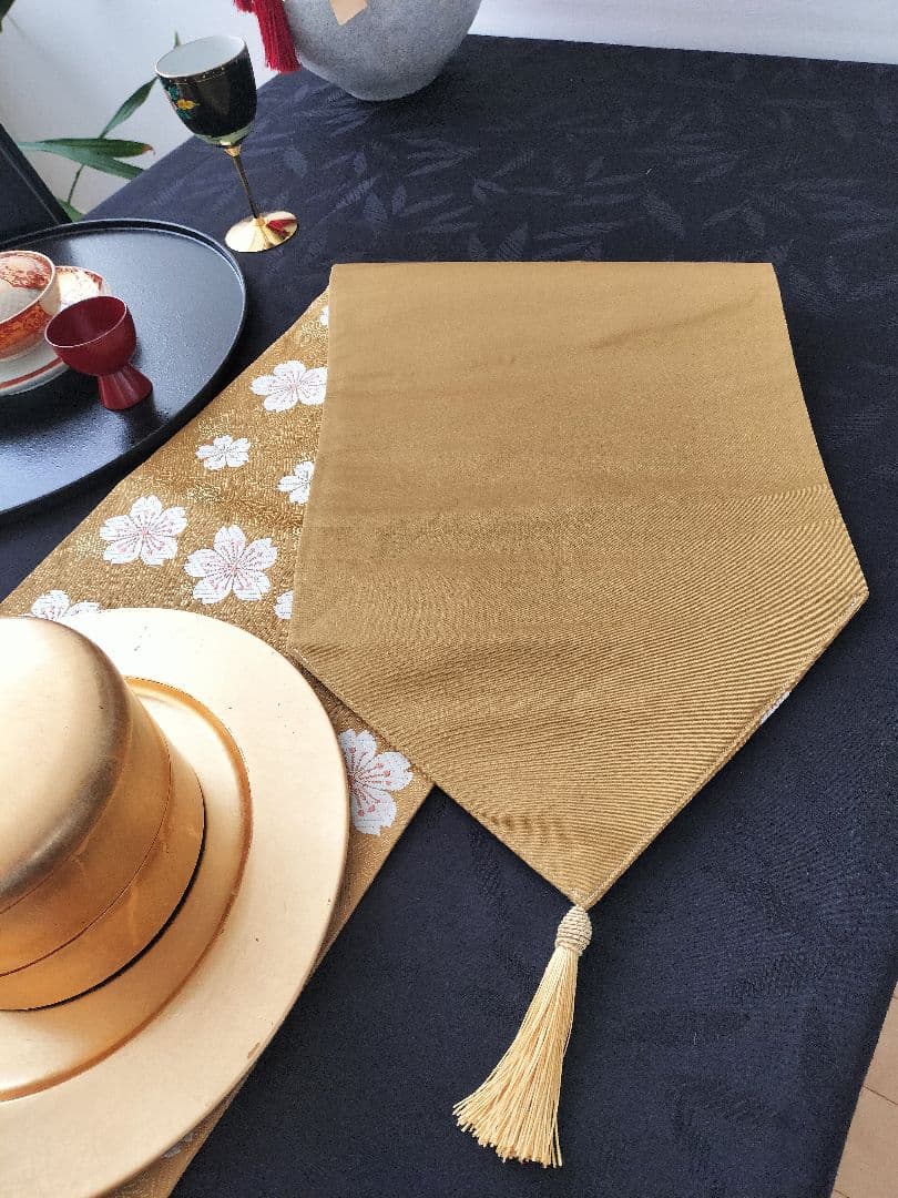 ブーブーこぶた　A855★逸品‼️豪華刺繍‼️テーブルランナー2m2cm