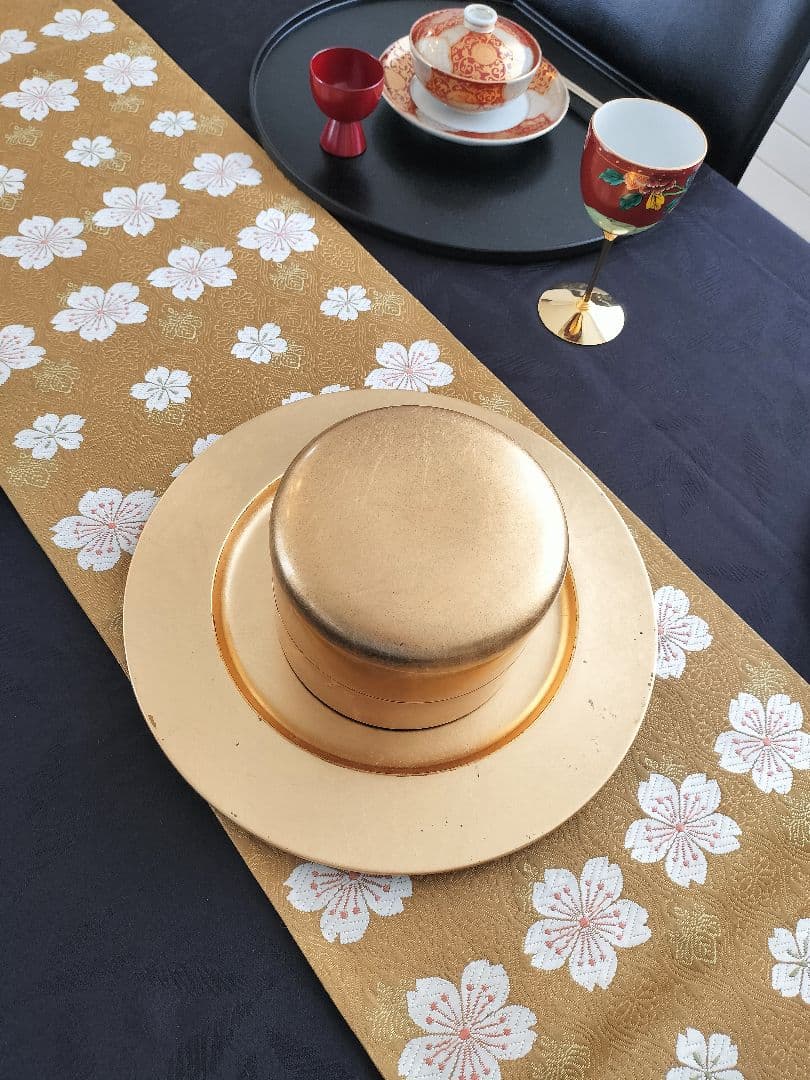 ブーブーこぶた　A855★逸品‼️豪華刺繍‼️テーブルランナー2m2cm