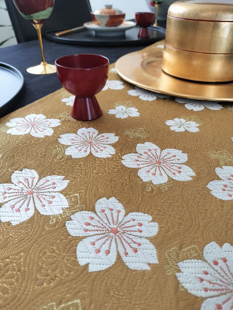 ブーブーこぶた　A855★逸品‼️豪華刺繍‼️テーブルランナー2m2cm