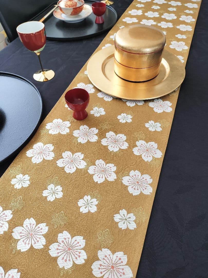 ブーブーこぶた　A855★逸品‼️豪華刺繍‼️テーブルランナー2m2cm